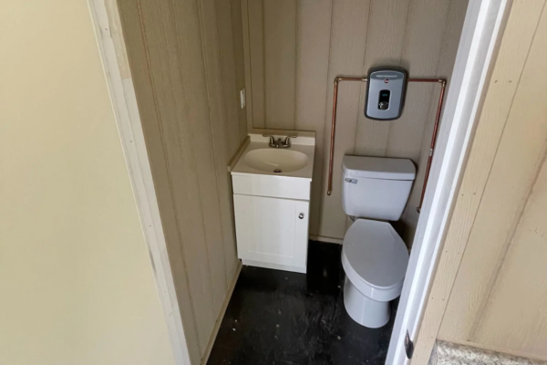 20ft Hunting Cabin with Kitchenette and Bath - Image 7