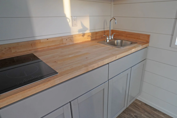 20ft Modern Cabin - Image 7