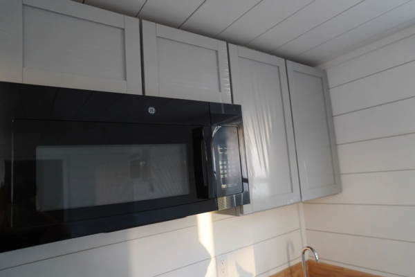 20ft Modern Cabin - Image 8
