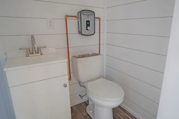 20ft Modern Cabin - Image 9