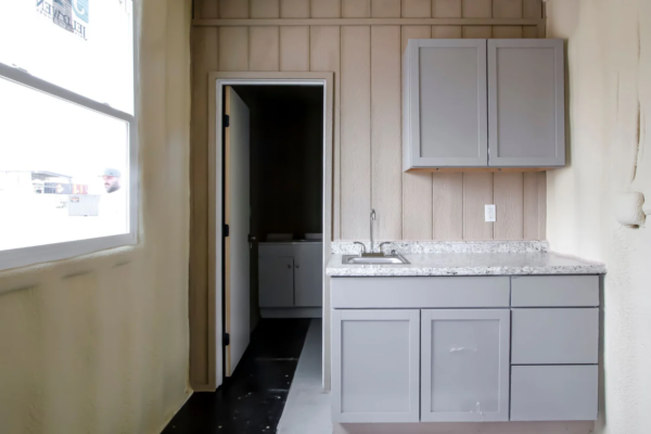 40ft Hunting Cabin with Kitchenette and Bath - Image 8
