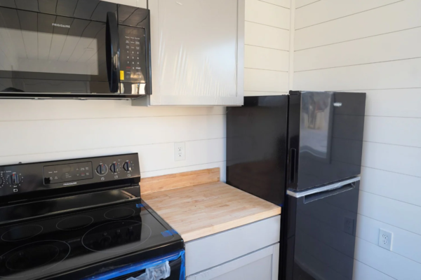 40ft Modern Cabin - Image 4