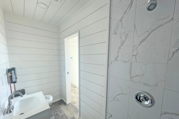 40ft Modern Cabin - Image 8
